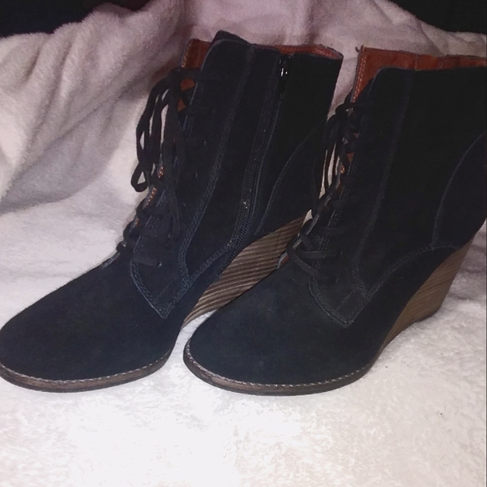 Cute black wedges